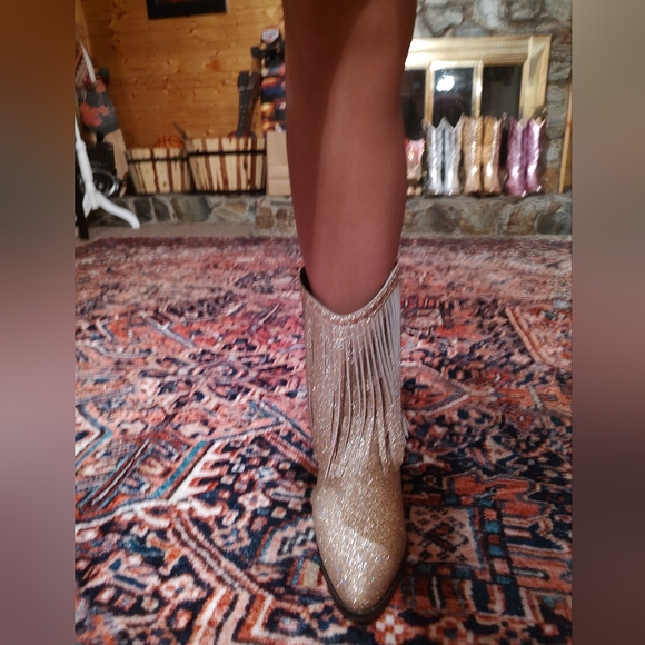 Gold sparkly fringe boots - Picture 5 of 6